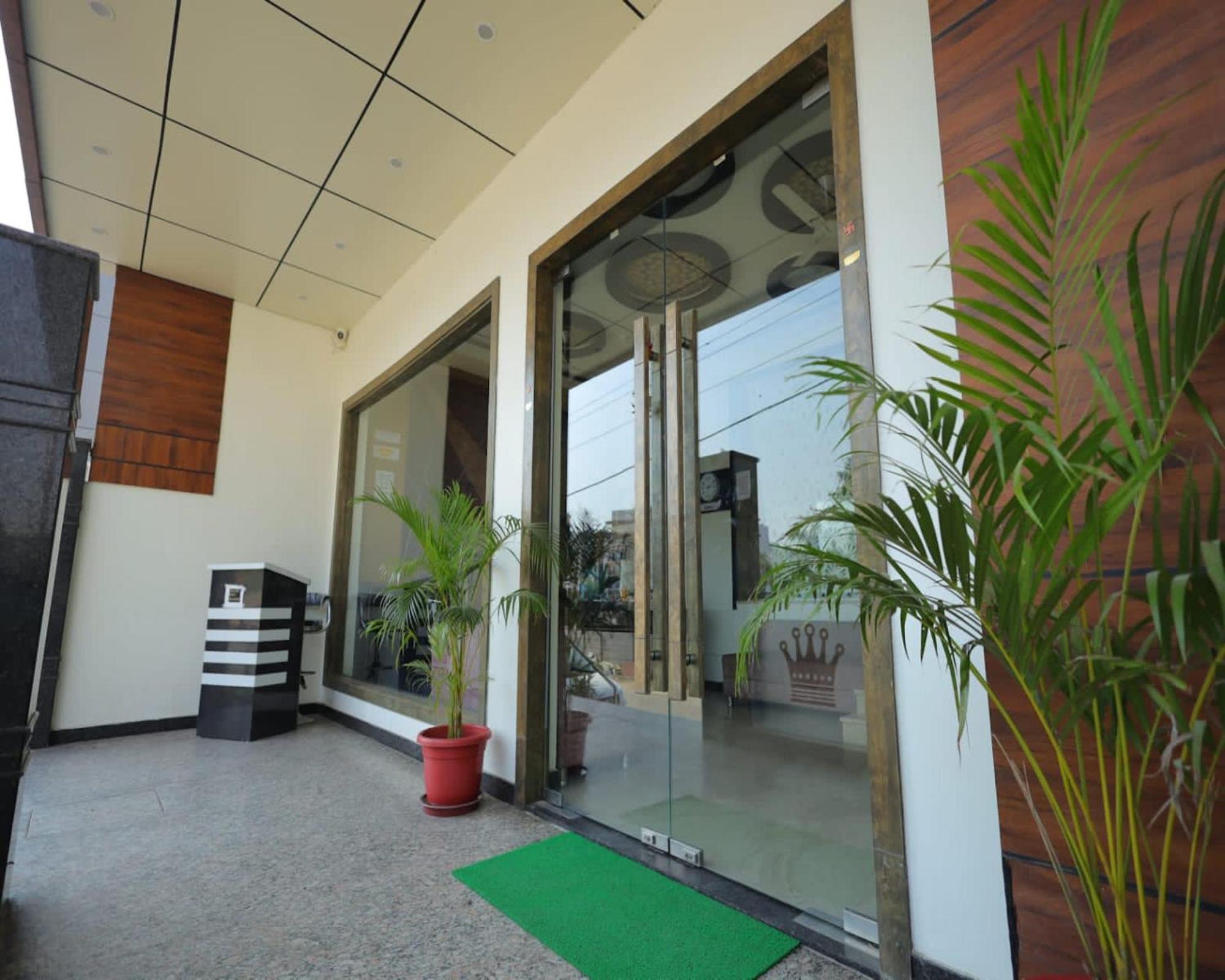 Crown Hotel Agra Near Taj Mahal Exterior foto